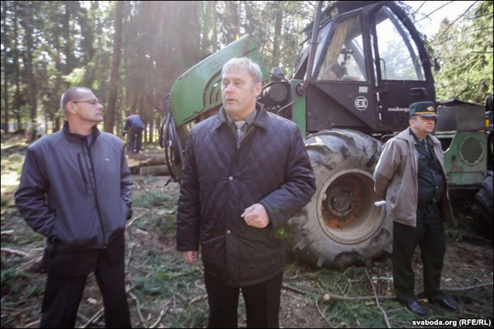 Валерий Хохлов (в центре)