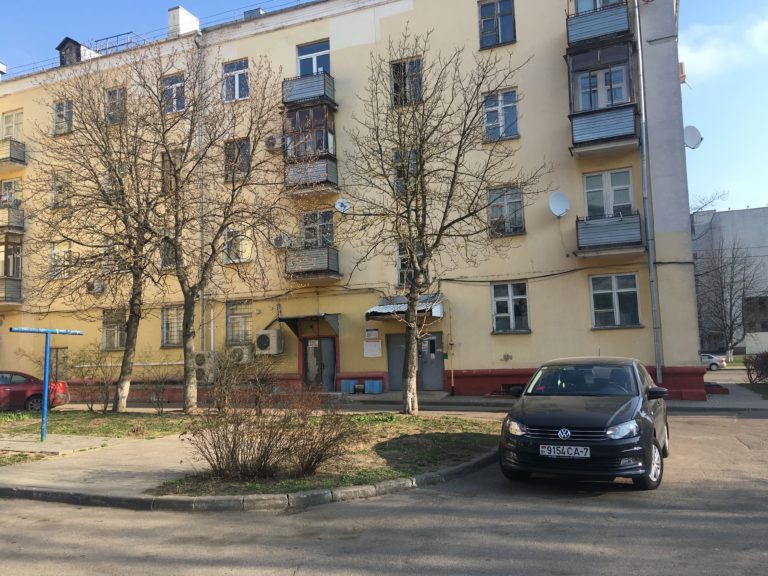 Двор, где находится офис "Белсат". Фото: belsat.eu
