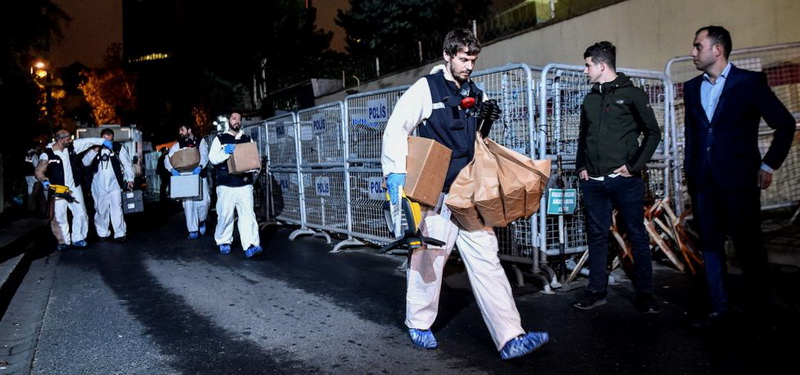 Getty Images. Группа криминалистов турецкой полиции покидает здание консульства Саудовской Аравии в Стамбуле Getty Images. Группа криминалистов турецкой полиции покидает здание консульства Саудовской Аравии в Стамбуле