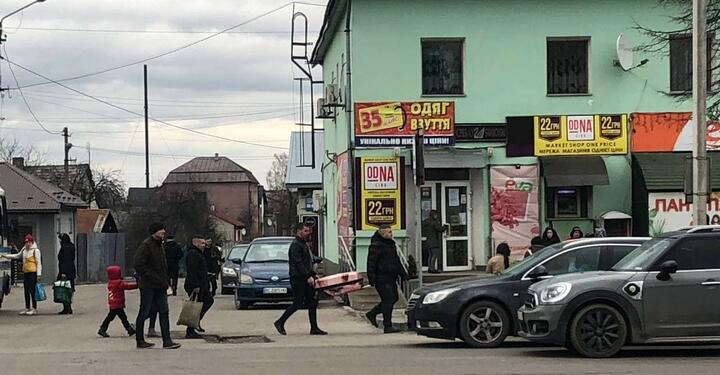 Украинский город Рава-Русская у границы с Польшей 25 февраля 2021 года. Фото: Zerkalo.io