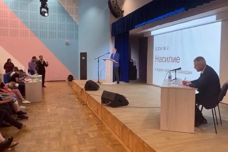 Встреча населения с депутатом длилась больше трех часов Читайте на WWW.KP.RU: https://www.kp.ru/daily/27479.5/4687096/