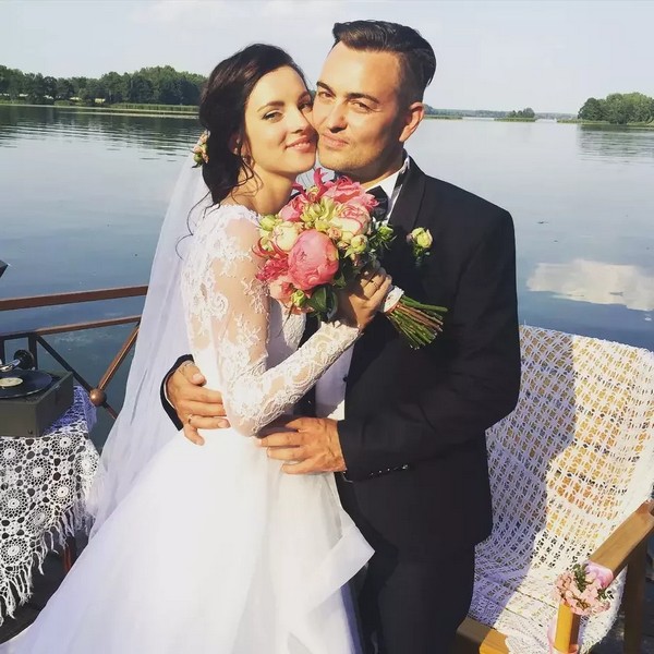 Бацька Валерыя, таксама Валерый, у мінулым буйны бізнэсовец і былы дырэктар кампаніі «Бакеліт», якая займалася стварэннем супрацьпажарнага рыштунку. Ды і сам Валерый Валер'евіч нейкі час быў намеснікам дырэктара кампаніі