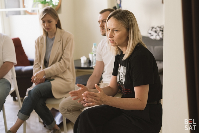 Панэльная дыскусія «Палітзняволеныя ў Беларусі для беларусаў і беларусак, сусвету, праваабаронцаў і СМІ». На здымку (справа) – прадстаўніца Аб’яднанага Пераходнага Кабінета па нацыянальным адраджэнні Аліна Коўшык. Варшава, Польшча. 11 чэрвеня 2023 года. Фота: Міра Ляселішская / Белсат