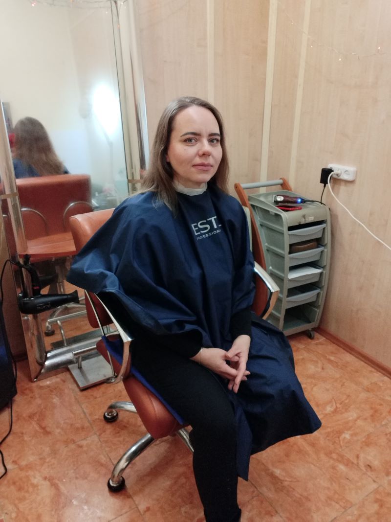 Першае наведванне цырульніка пасля вызвалення з гомельскай жаночай калоніі. Былая палітзняволеная Вольга Класкоўская. Фота: з асабістага архіву