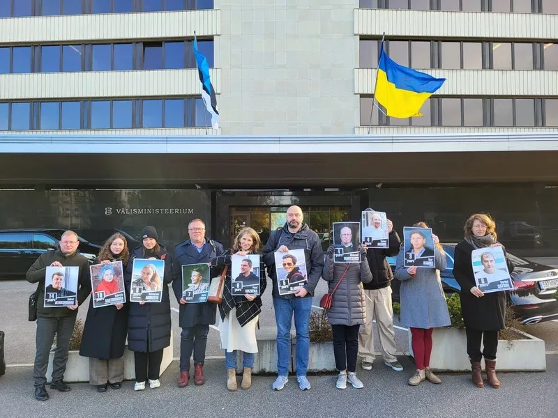 Удзельнікі акцыі салідарнасці сабраліся перад МЗС Эстоніі