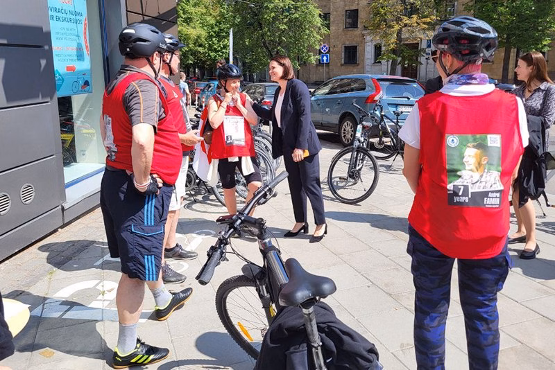 “Riding for our people”: Solidarity bike ride for imprisoned journalists held in Vilnius