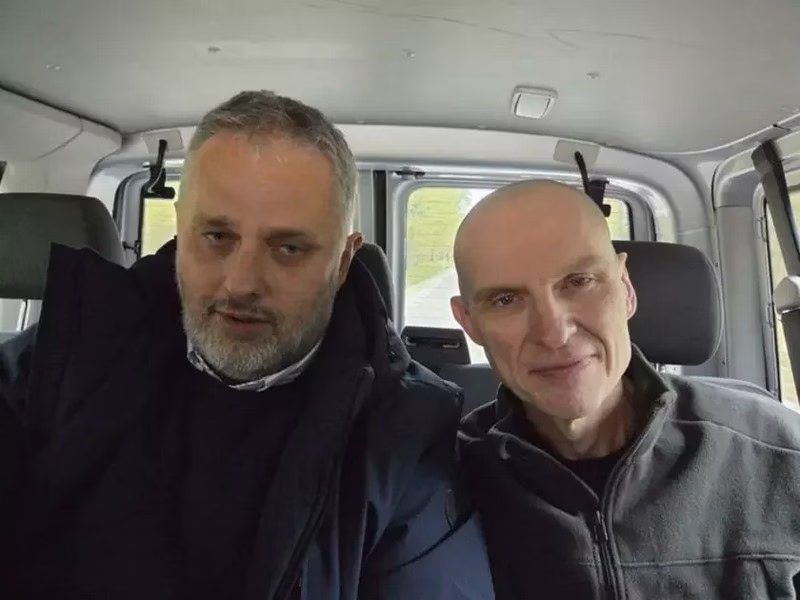 Андрэй Пачобут (справа) з намеснікам галоўнага рэдактара выдання Gazeta Wyborcza Барташам Вяліньскім. Фота: facebook.com/roman.imielski