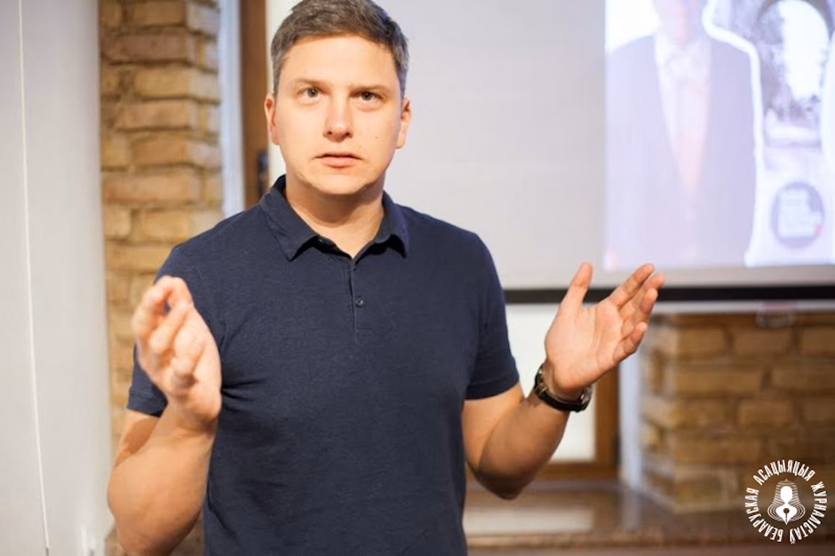 Журналіст Павел Мажэйка распавёў пра ператрусы ў сваякоў і знаёмых